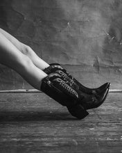 Cargar imagen en el visor de la galería, Hannah Black