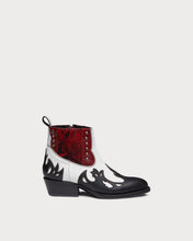 Cargar imagen en el visor de la galería, black and white boots
