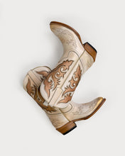 Cargar imagen en el visor de la galería, Jude Western Rose
